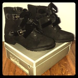 Moca bootie size 9 (runs large)